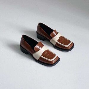Square toe crack tie loafer